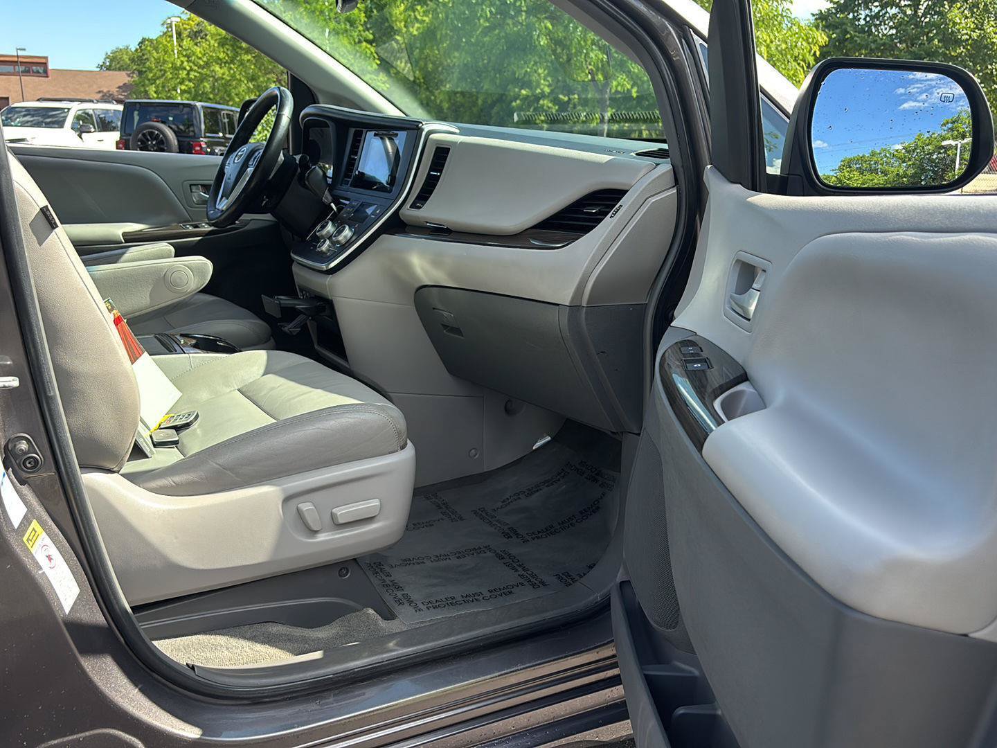Used 2015 Toyota Sienna XLE AWD/4WD image 14