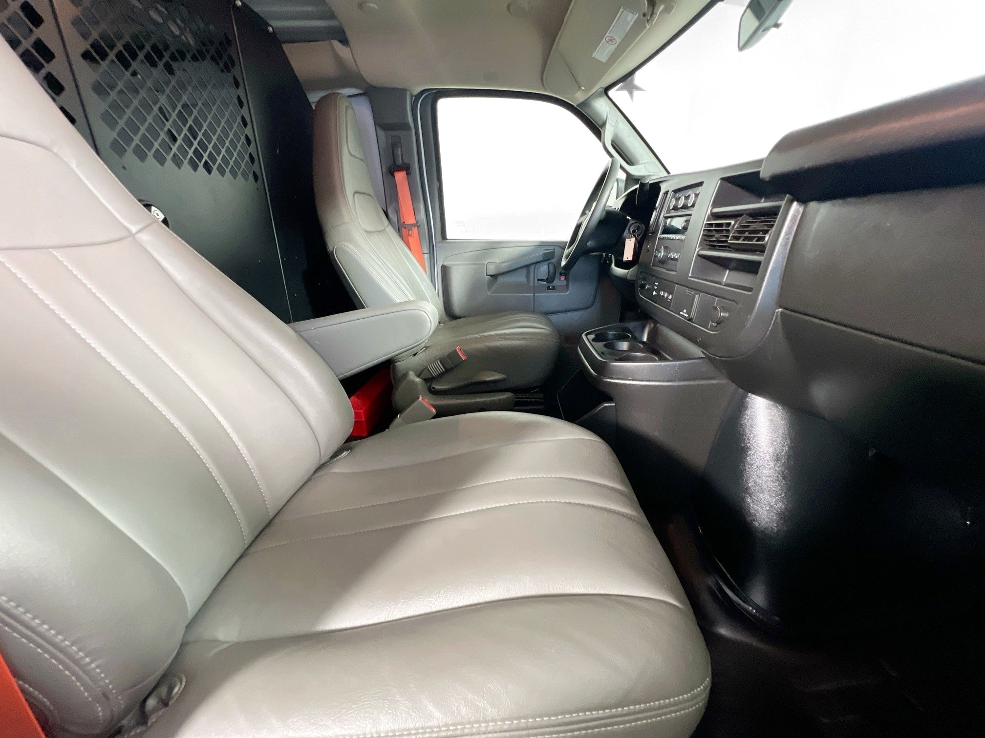 Used 2020 GMC Savana 3500 RWD image 25