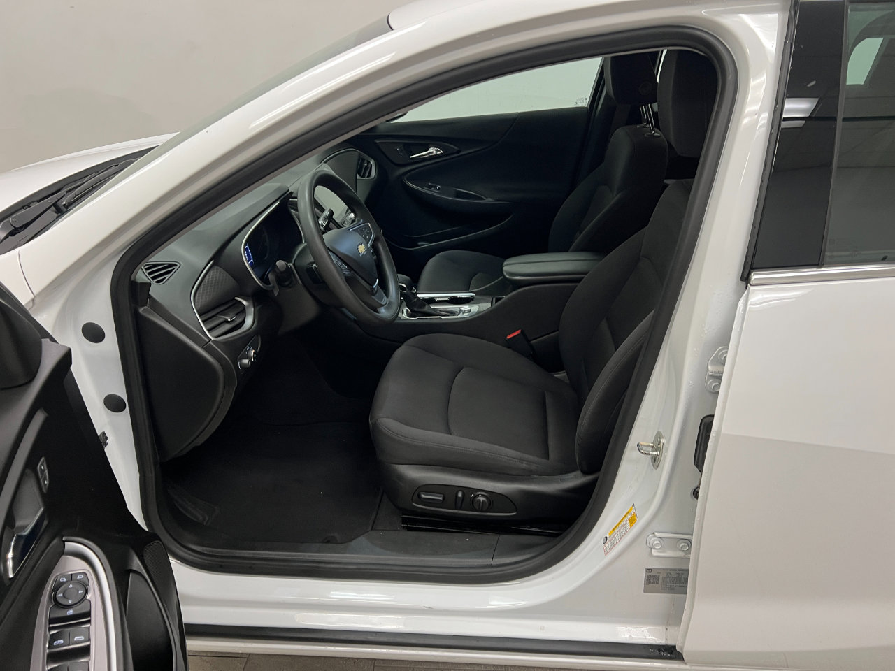 Used 2023 Chevrolet Malibu LT w/ Driver Confidence Package image 21