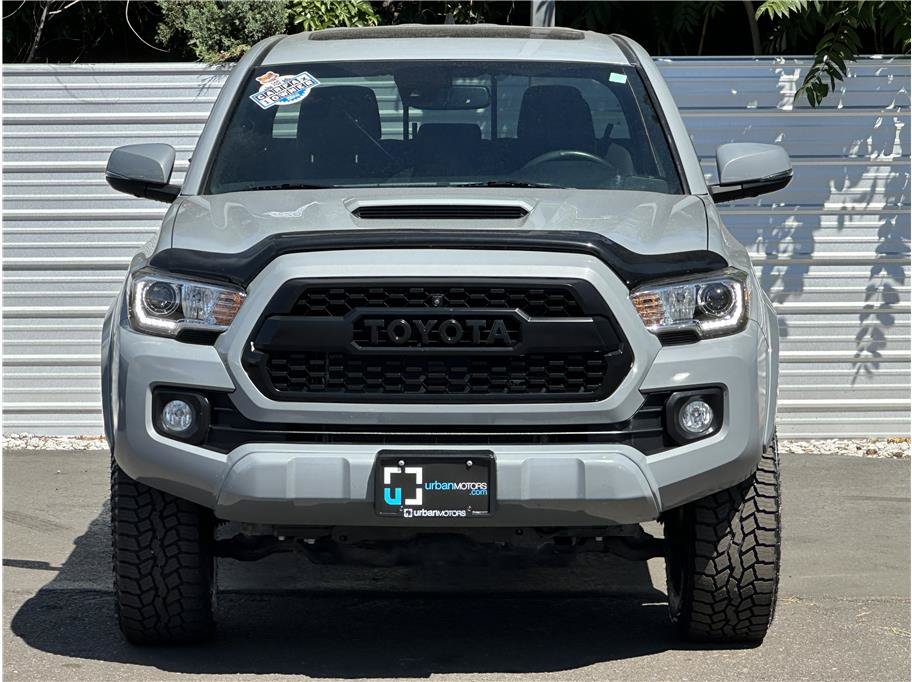 Used 2020 Toyota Tacoma TRD Sport w/ TRD Premium Sport Package AWD/4WD image 7