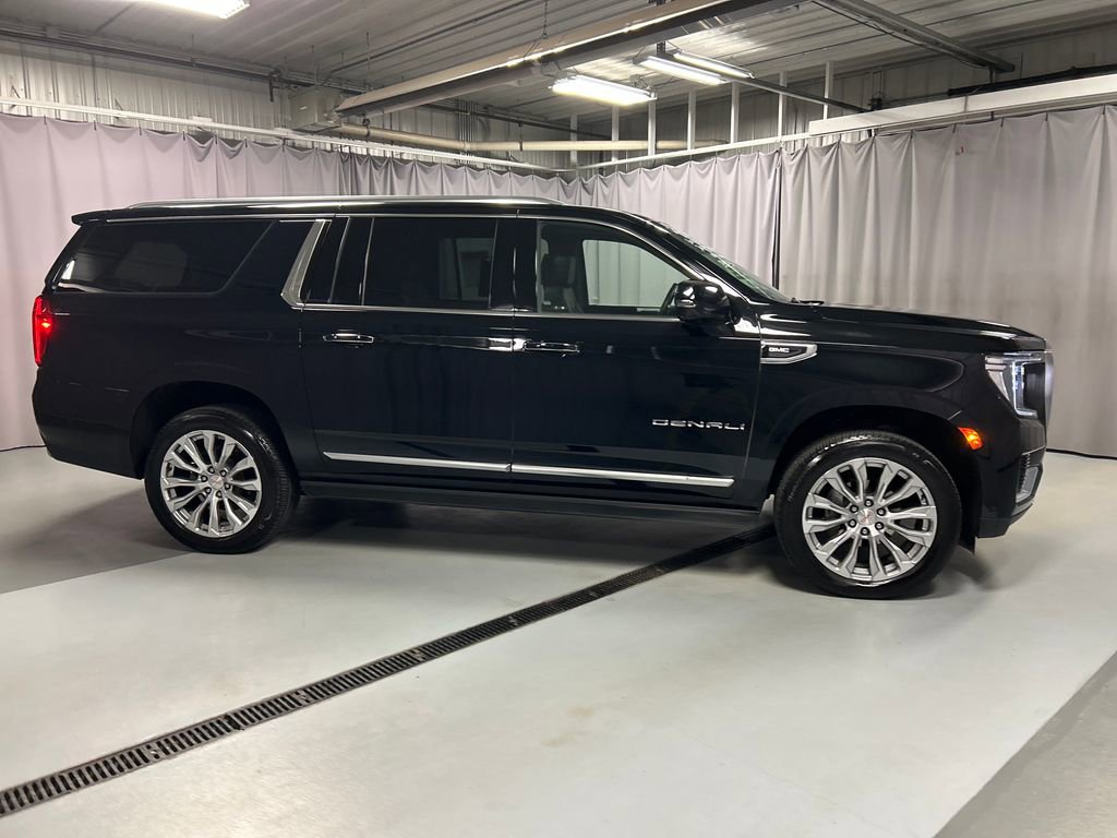Used 2024 GMC Yukon XL Denali image 8