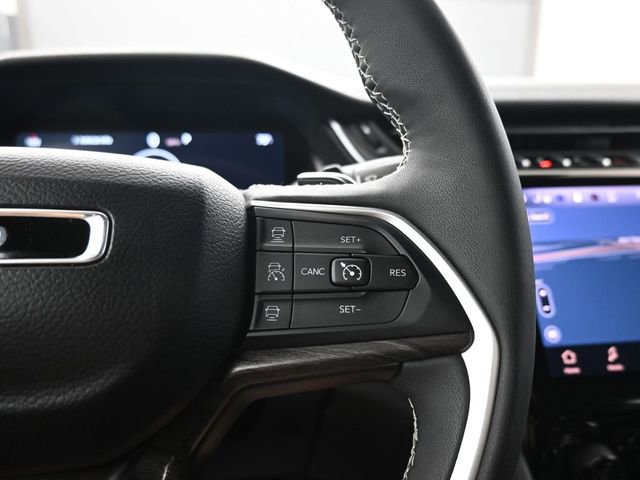 Used 2025 Jeep Grand Cherokee Limited AWD/4WD image 17
