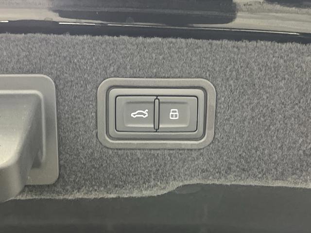 Used 2023 Audi A8 L 3.0T w/ Luxury Package image 16