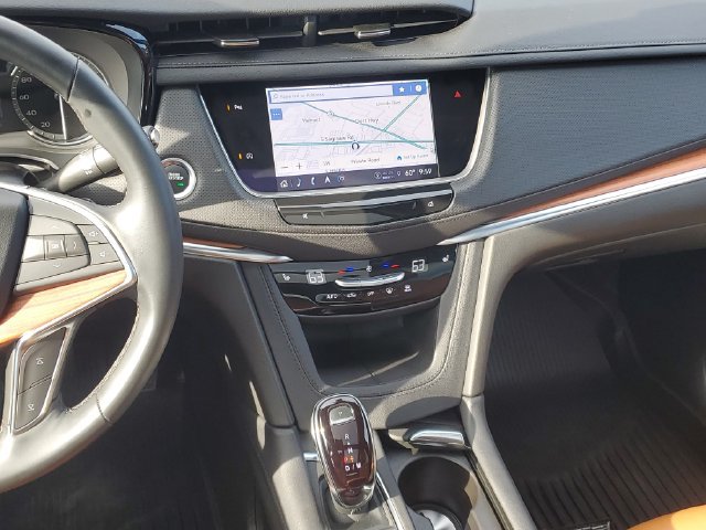 Certified 2025 Cadillac XT5 Premium Luxury w/ LPO, Floor Liner Package AWD/4WD image 31