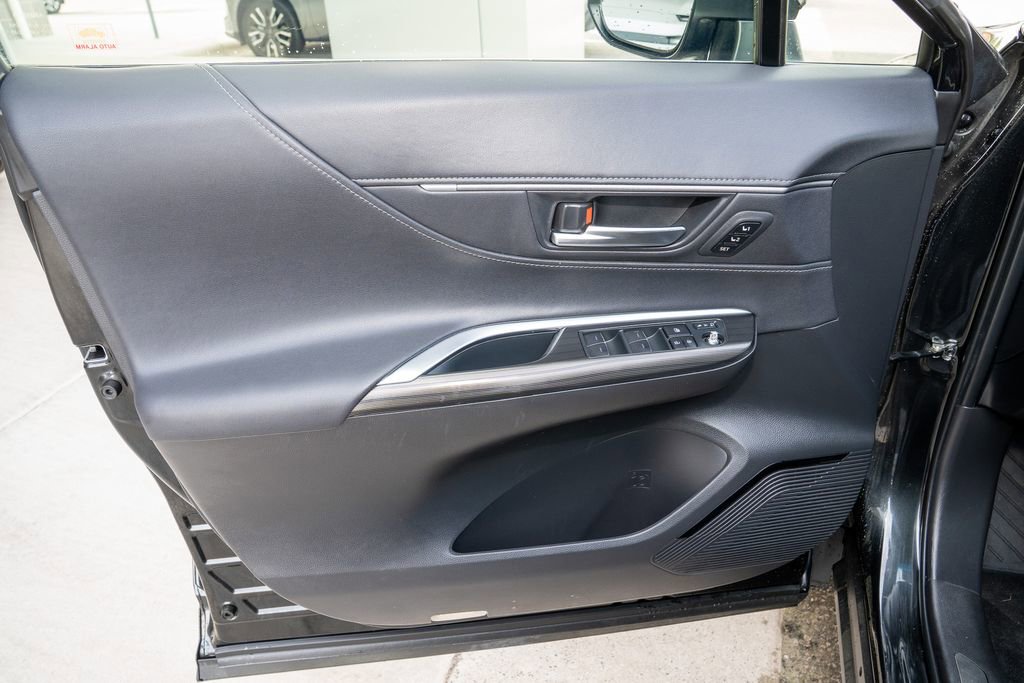 Used 2021 Toyota Venza Limited w/ Advanced Technology Package image 12