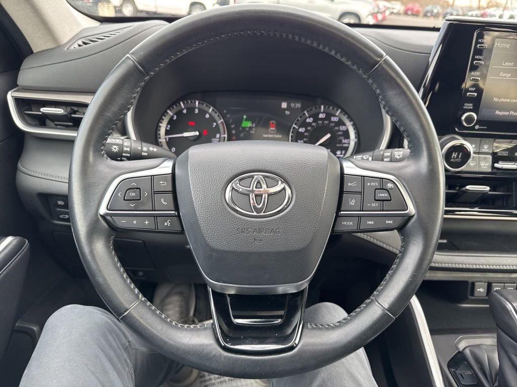 Used 2020 Toyota Highlander XLE image 20