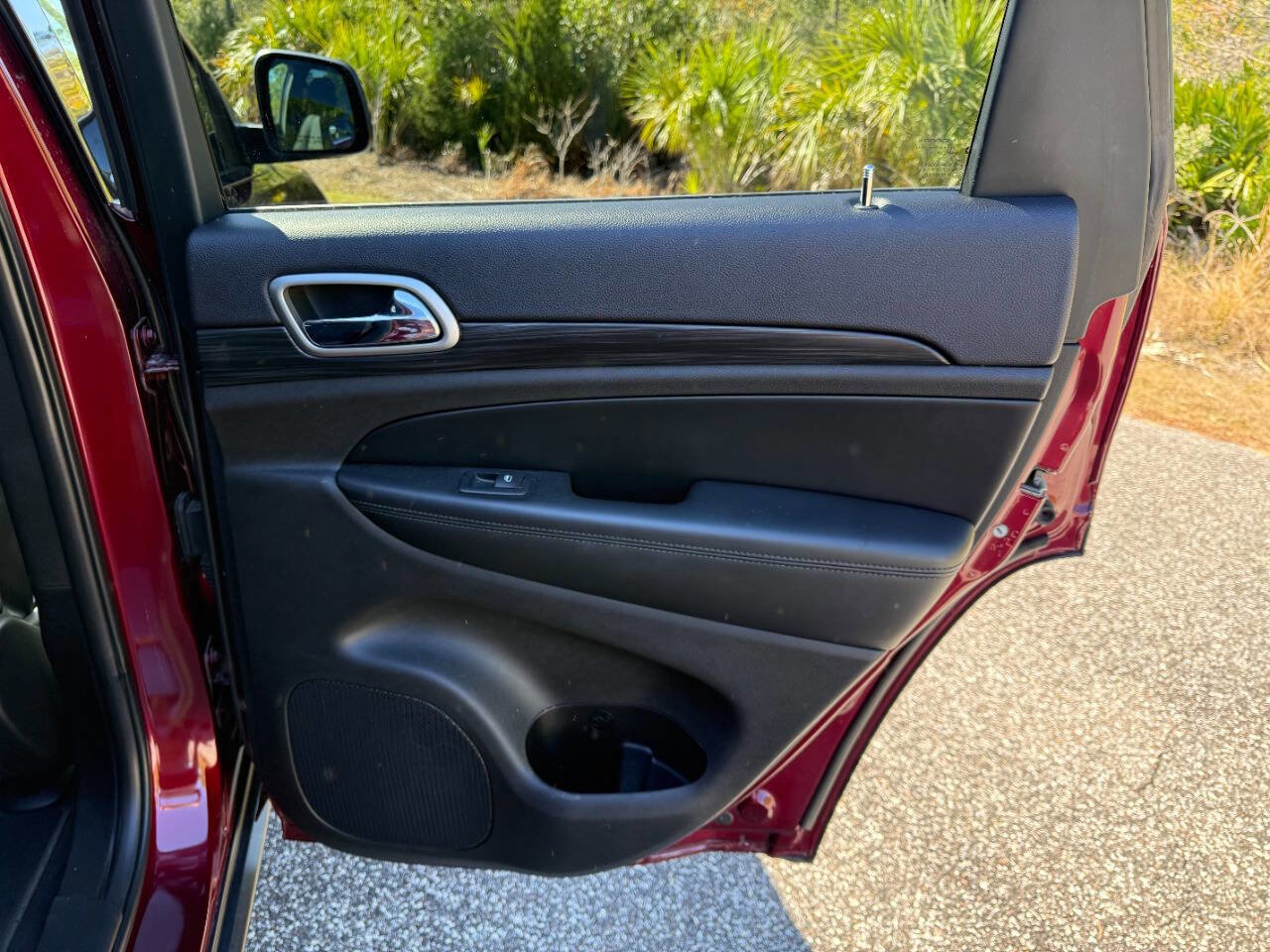 Used 2019 Jeep Grand Cherokee Laredo image 15