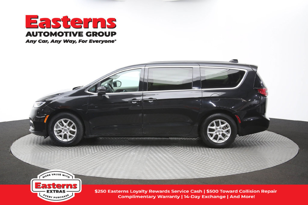 Used 2023 Chrysler Pacifica Touring-L FWD image 63