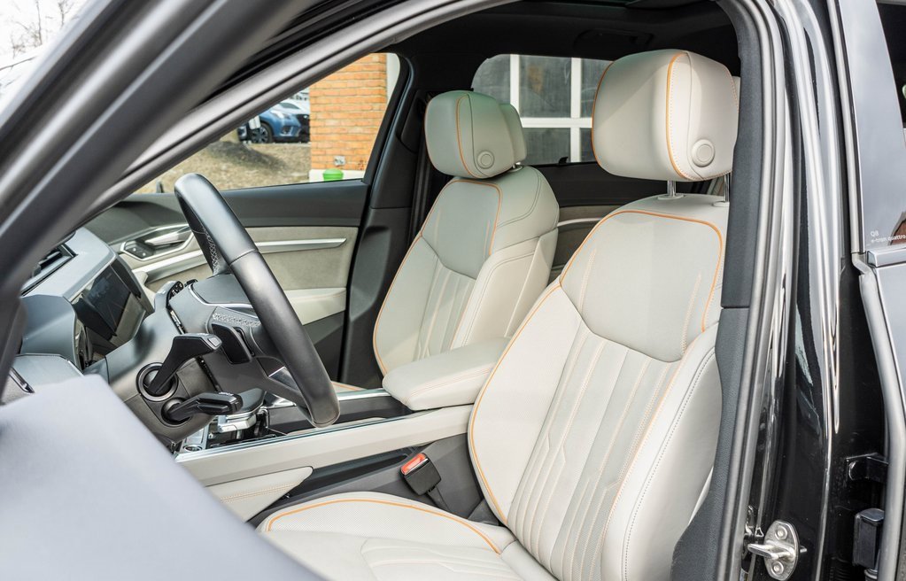 Used 2024 Audi Q8 e-tron Prestige image 7