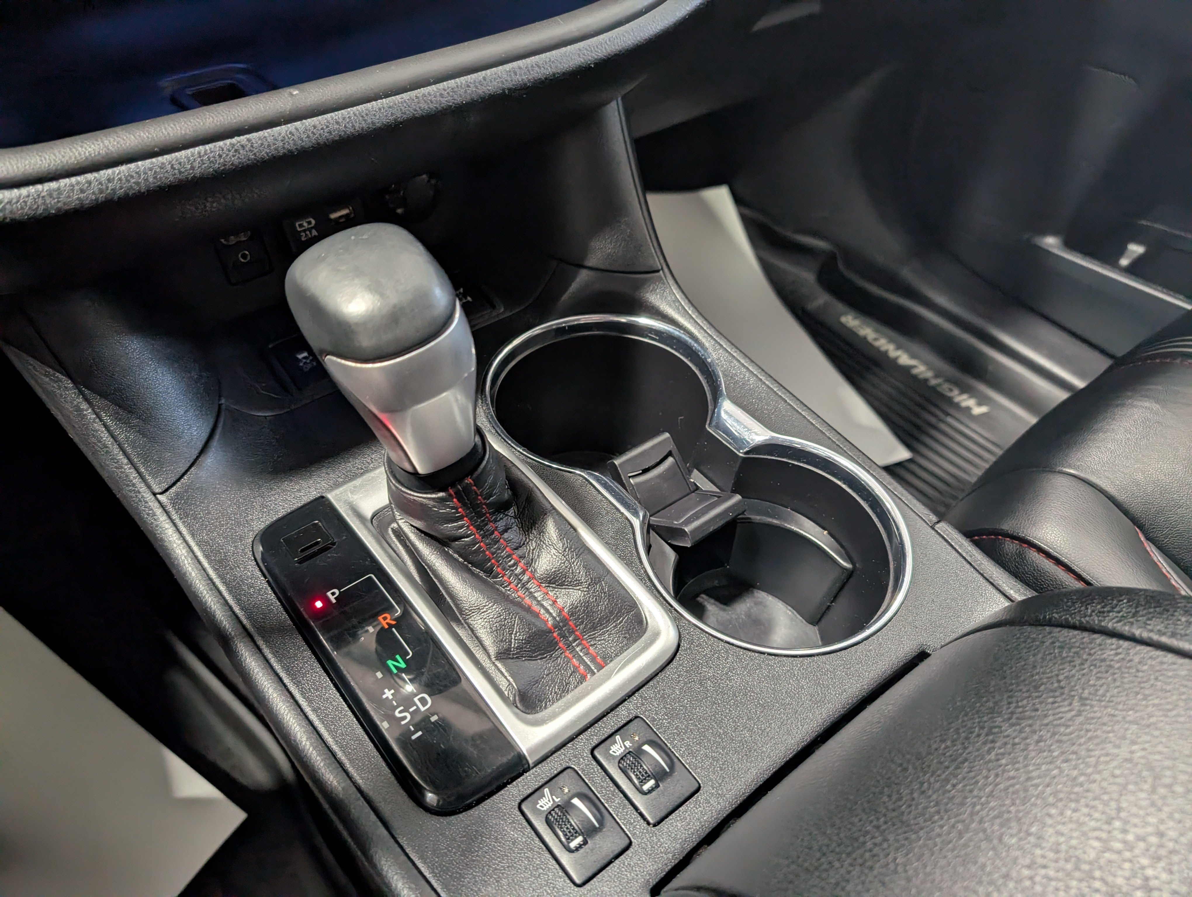 Used 2019 Toyota Highlander SE AWD/4WD image 25