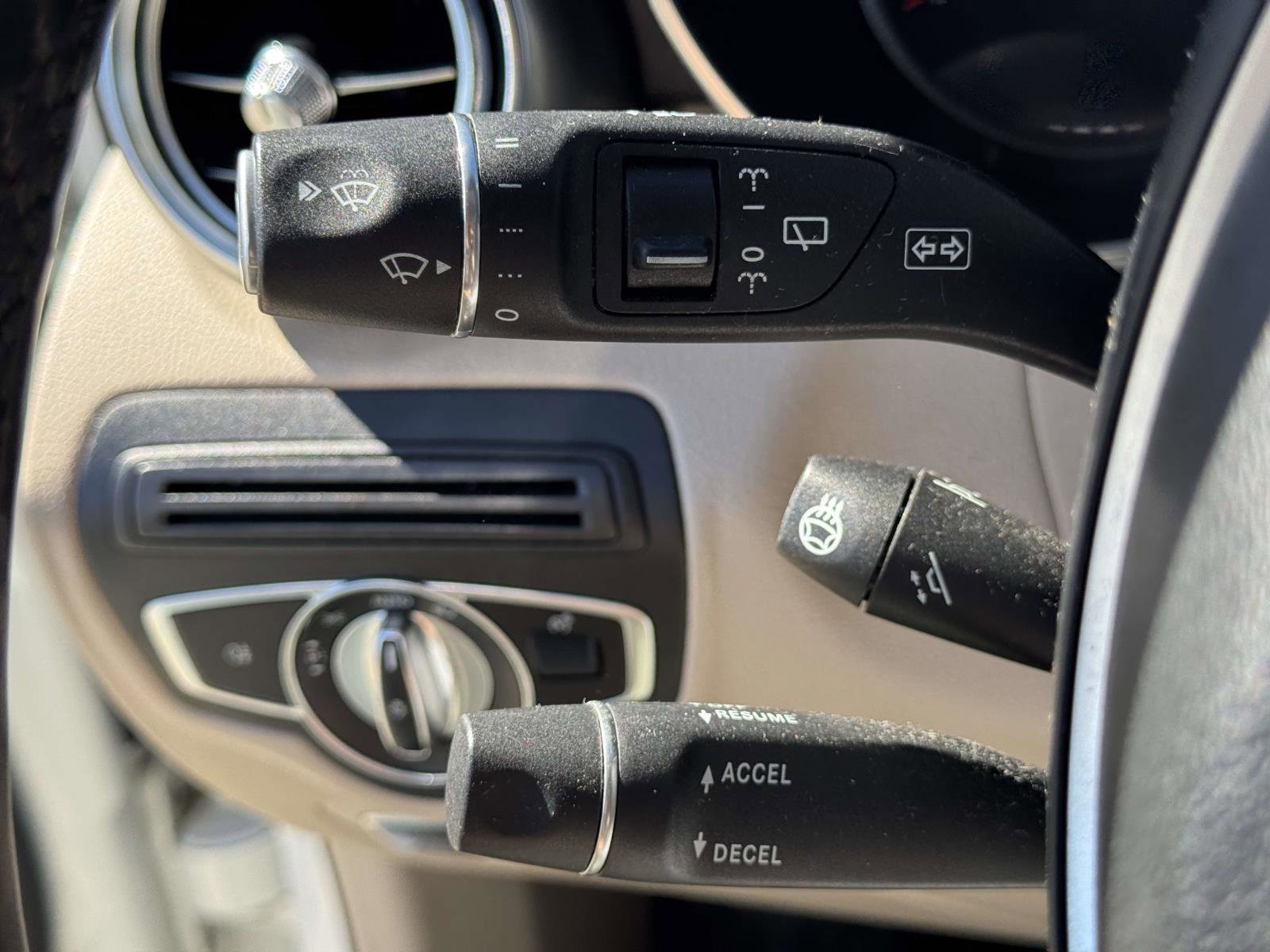 Used 2019 Mercedes-Benz GLC 300 4MATIC image 21