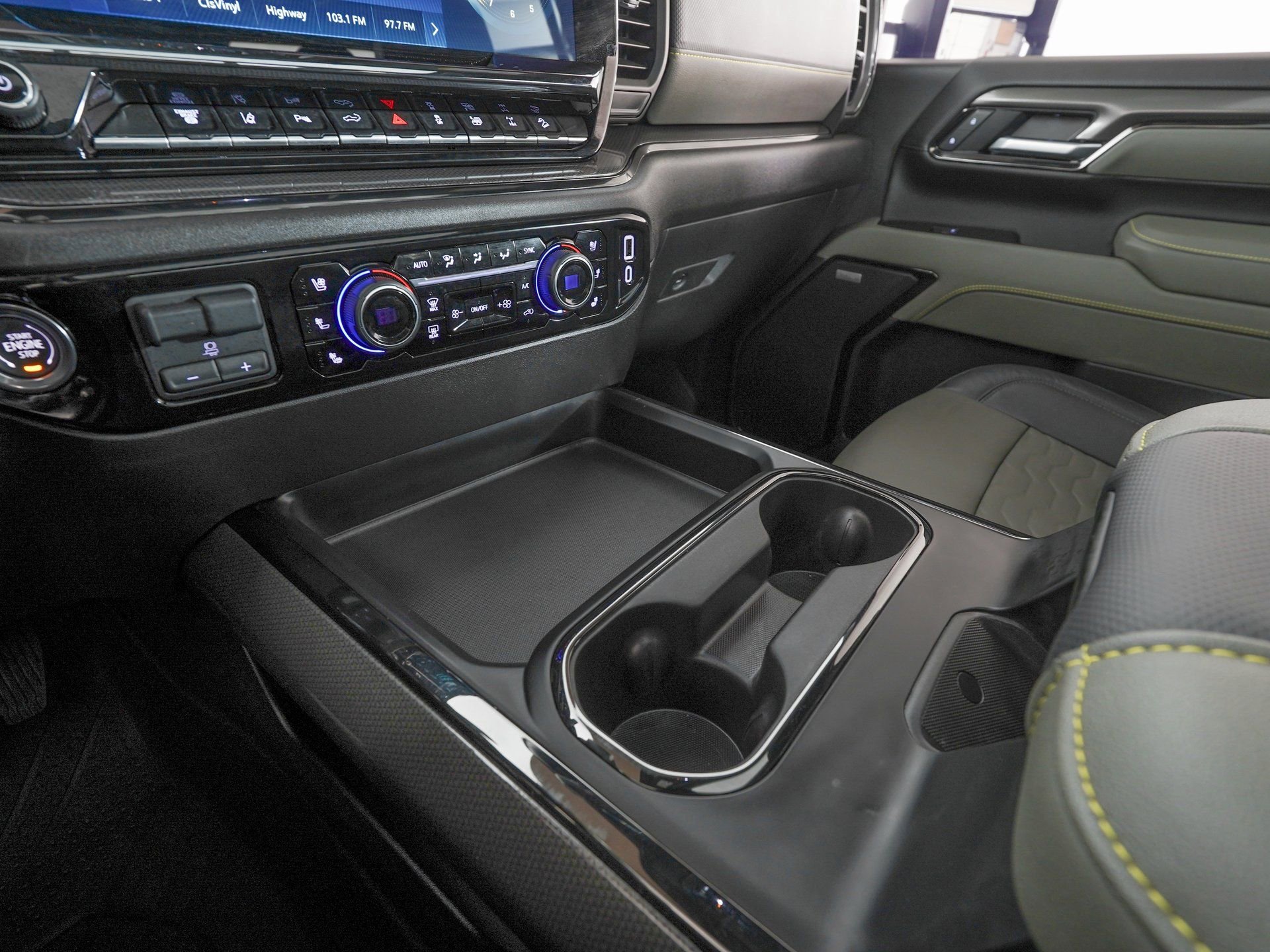 Used 2025 Chevrolet Silverado 2500 ZR2 w/ Technology Package image 22