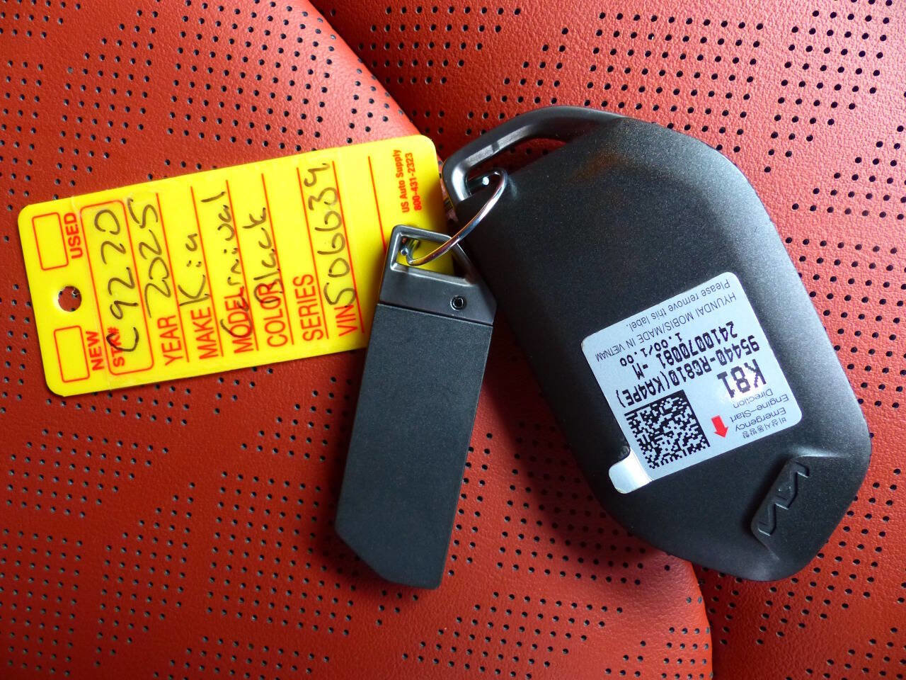 Used 2025 Kia Carnival EX image 49