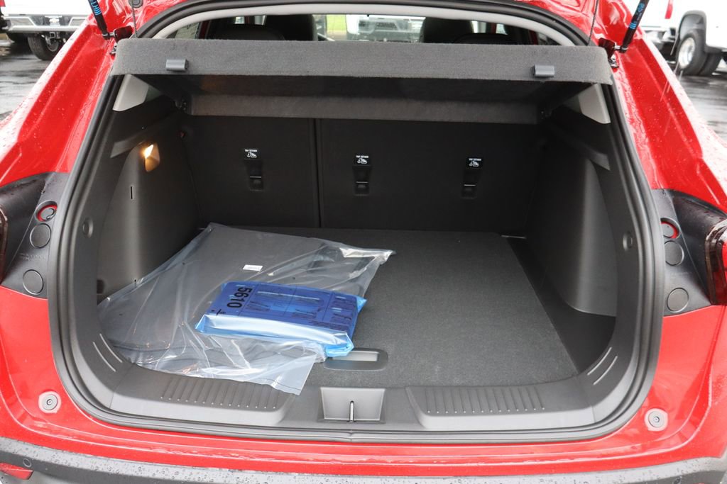 New 2026 Chevrolet Trax LT w/ Sunroof Package FWD image 24
