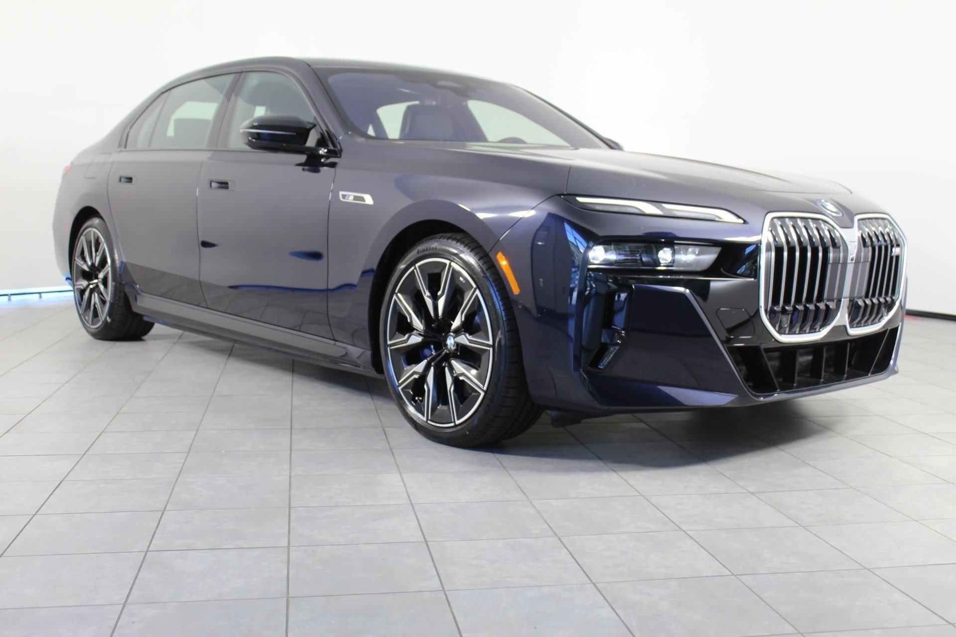 Used 2026 BMW i7 M70 w/ Premium Package image 7