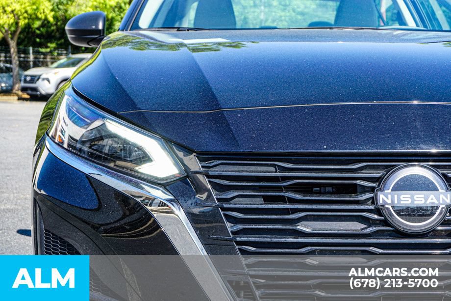 Used 2025 Nissan Altima 2.5 SV FWD image 11