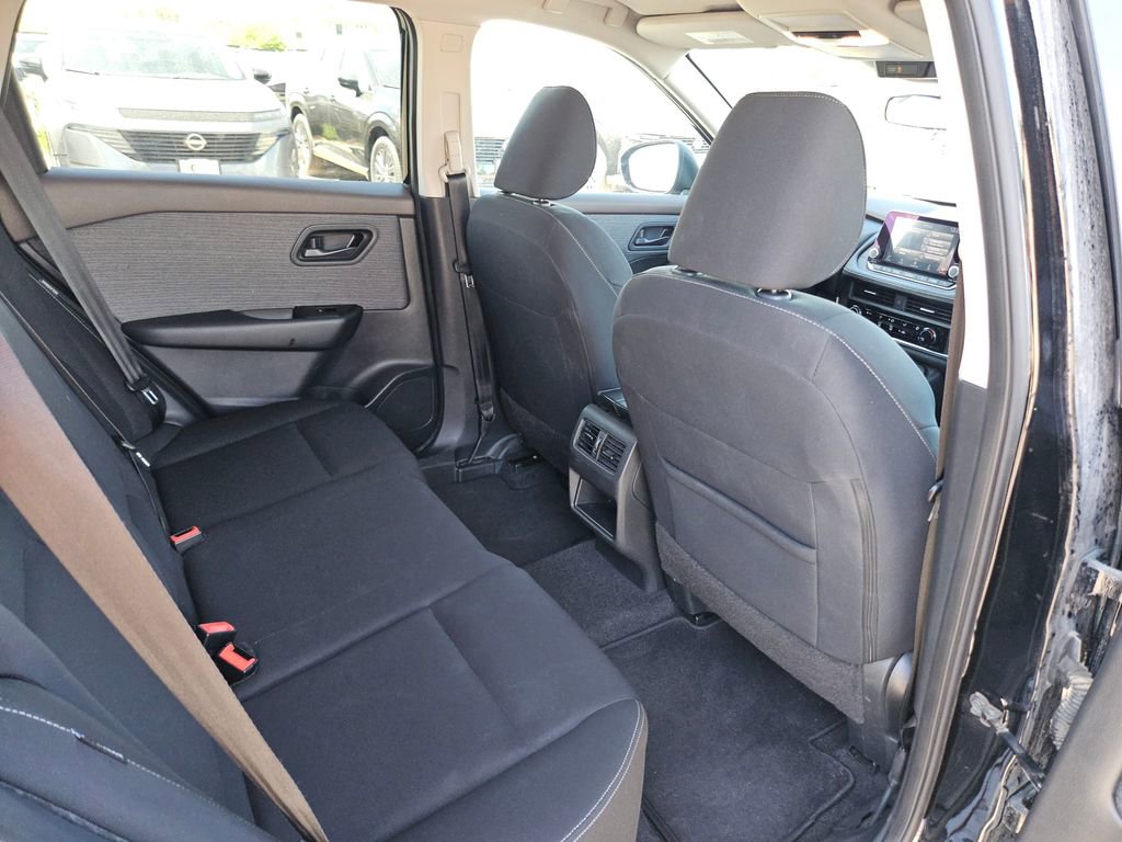 Used 2023 Nissan Rogue S image 27