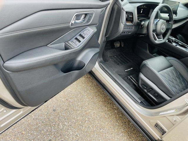 Used 2024 Nissan Rogue Platinum w/ Platinum Premium Package image 20