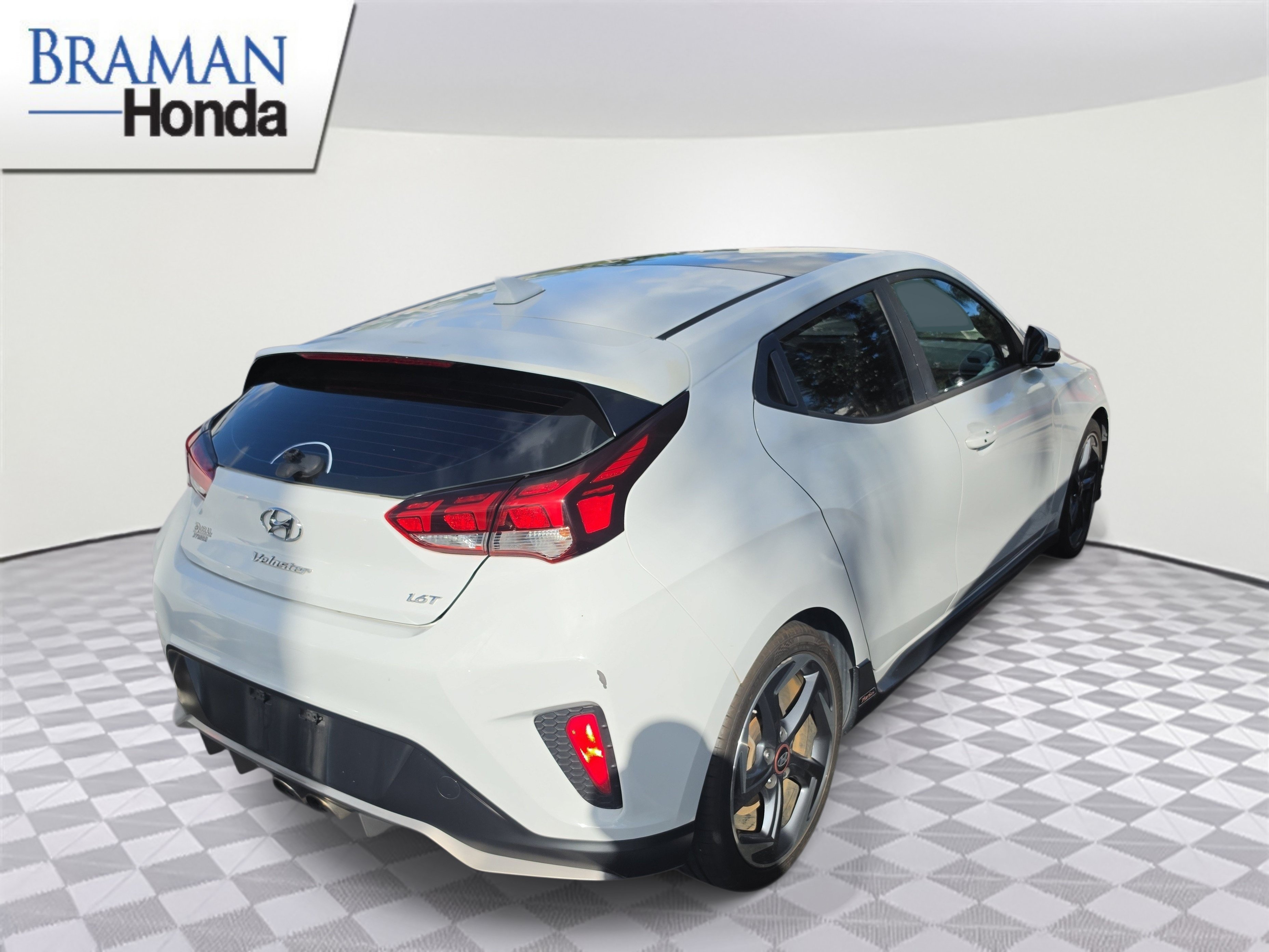 Used 2019 Hyundai Veloster Turbo FWD image 3