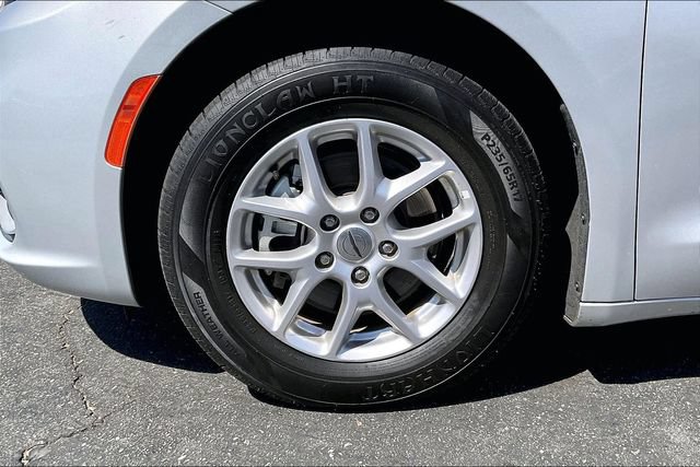 Used 2023 Chrysler Pacifica Touring-L FWD image 8