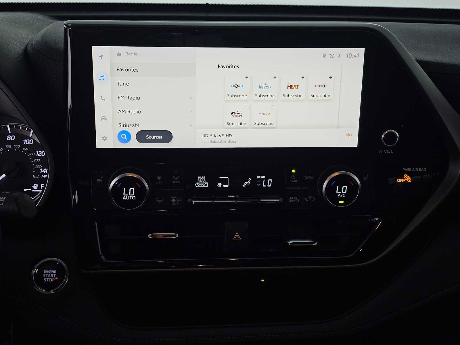 Used 2023 Toyota Highlander XLE image 27