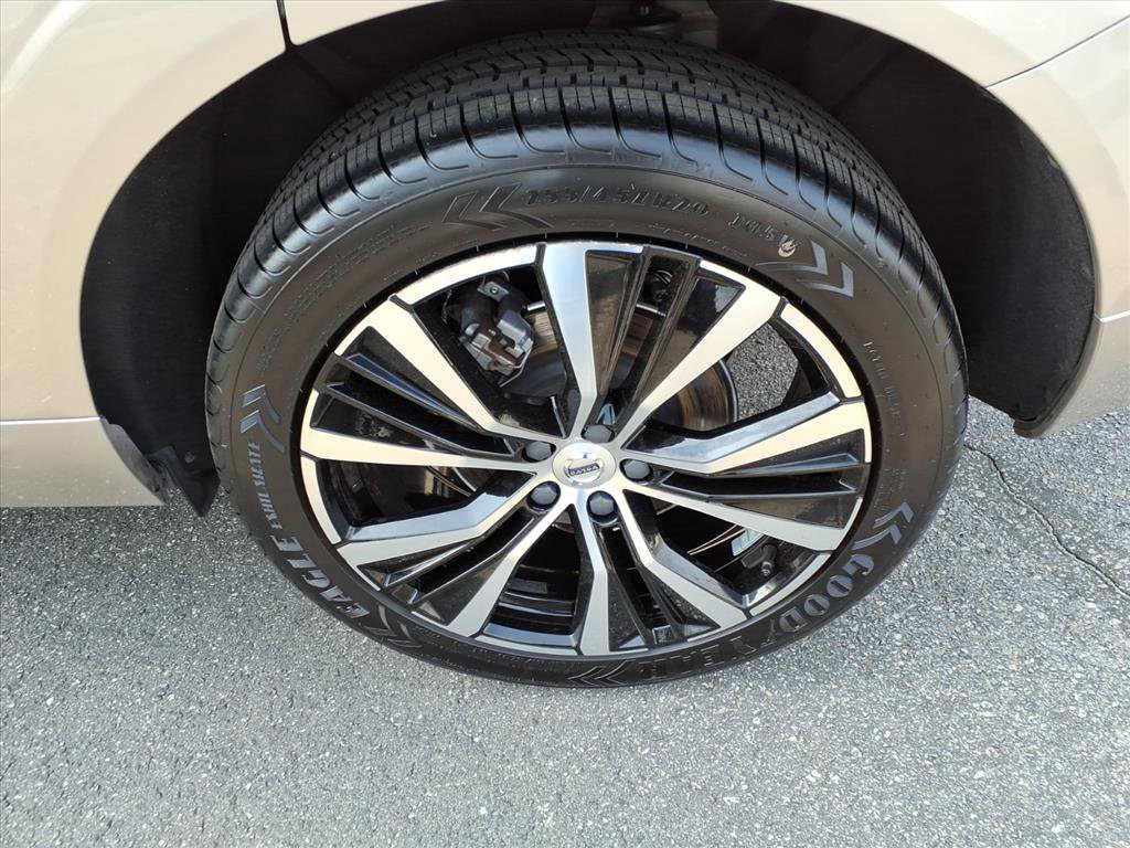 Certified 2024 Volvo XC60 B5 Plus w/ Protection Package Premier image 9