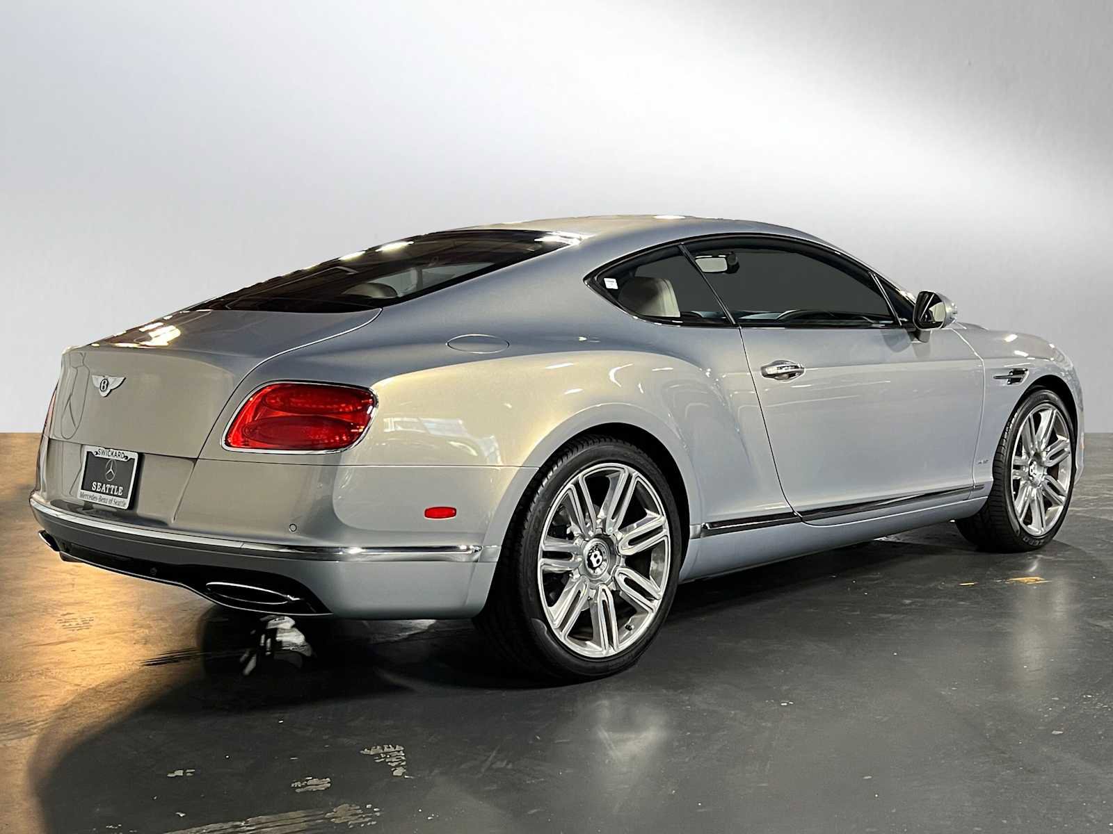 Used 2017 Bentley Continental GT image 3