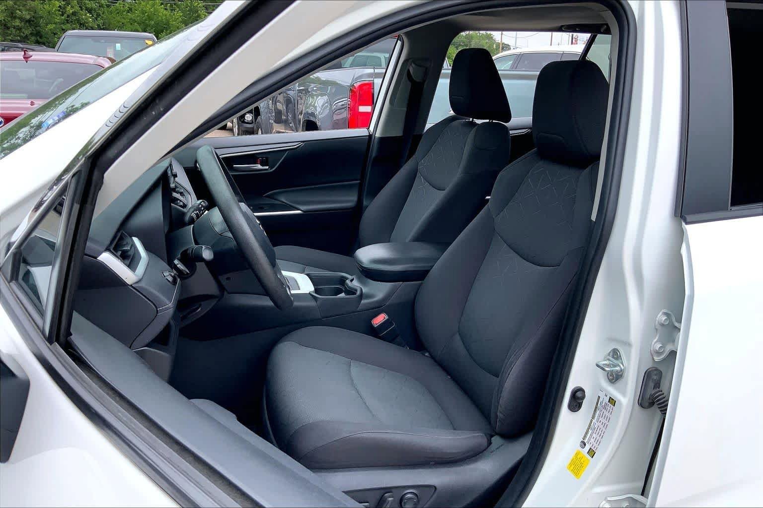 Used 2021 Toyota RAV4 XLE w/ Convenience Package FWD image 8