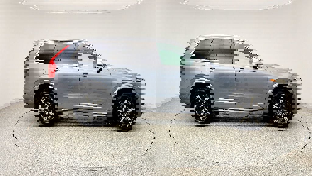 Used 2017 Volvo XC90 T8 R-Design w/ Vision Package image 4