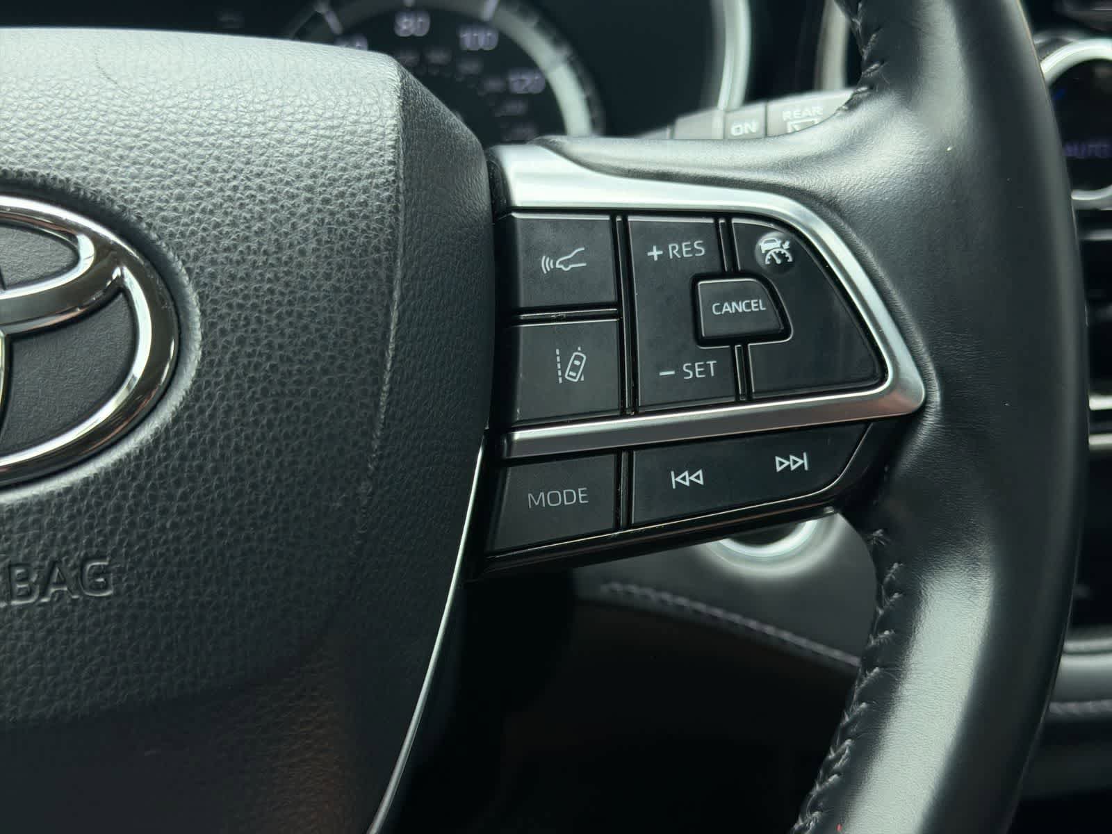 Used 2021 Toyota Highlander XLE AWD/4WD image 26