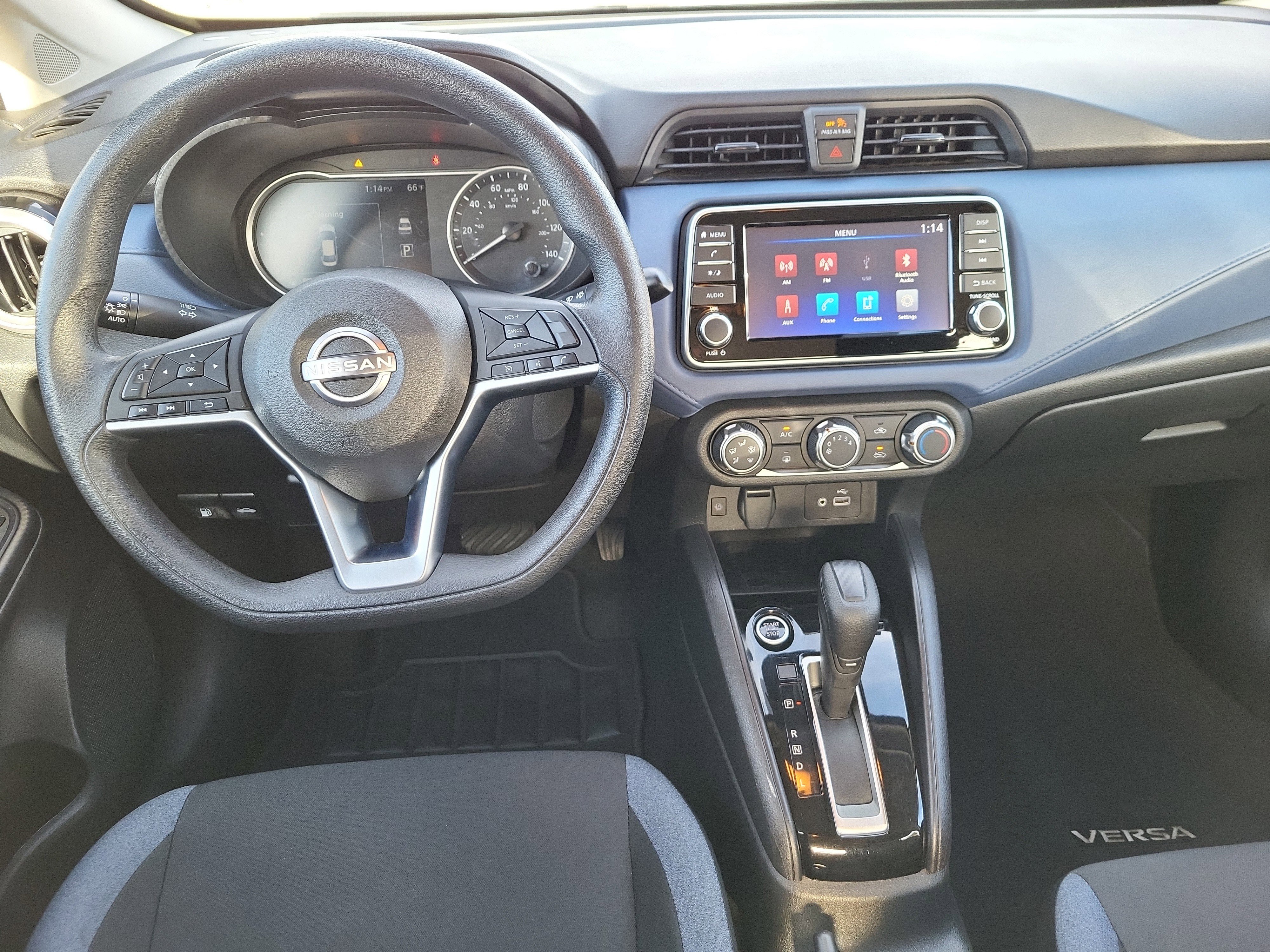 Used 2023 Nissan Versa SV image 9