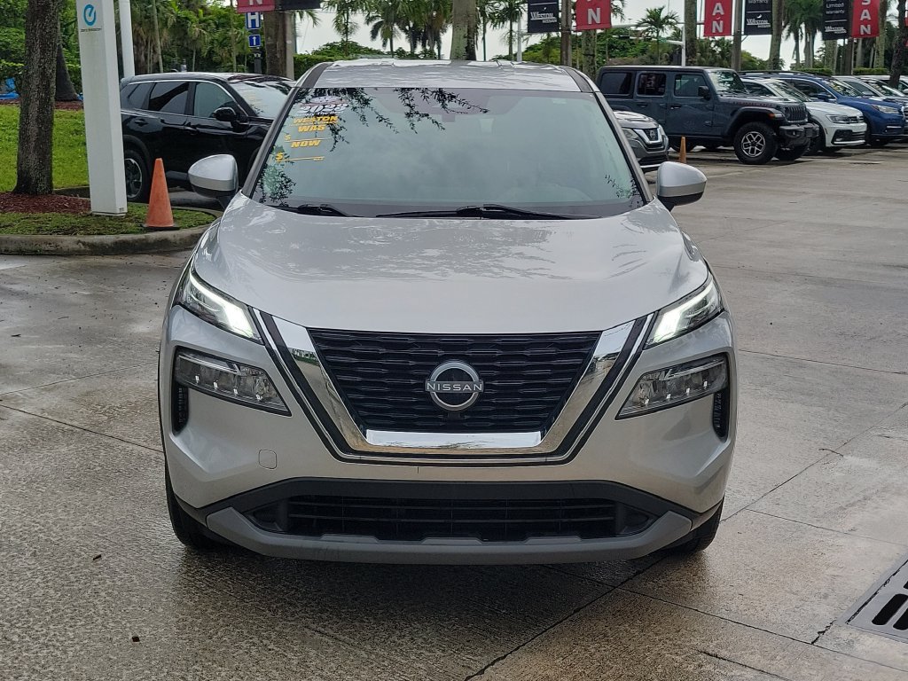 Certified 2023 Nissan Rogue SV FWD image 2