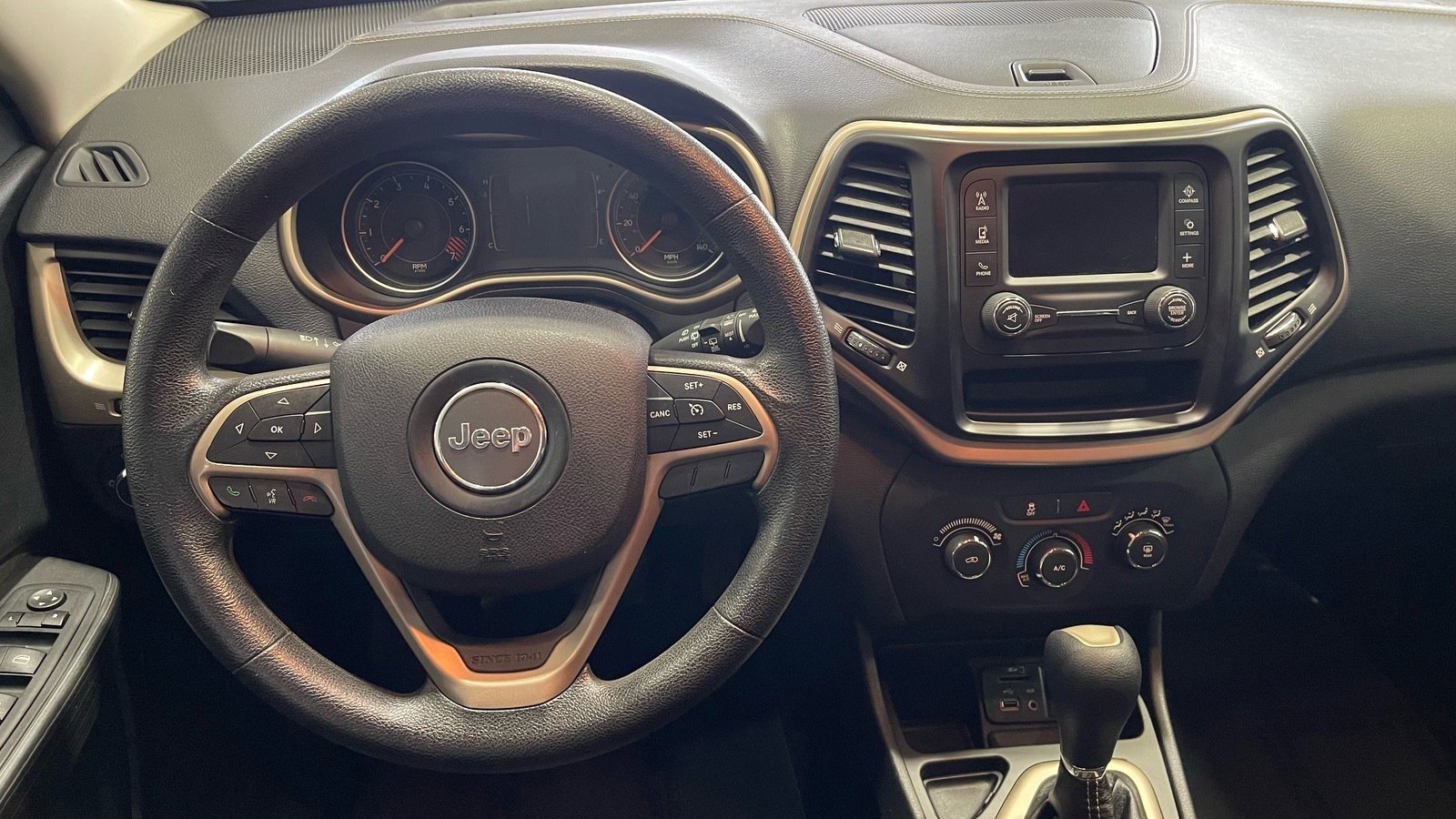 Used 2015 Jeep Cherokee Sport w/ Sport Appearance Group FWD image 44