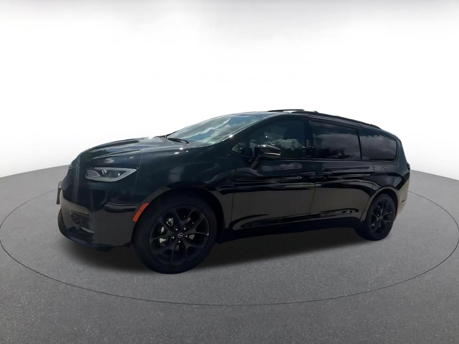 Used 2025 Chrysler Pacifica Limited FWD image 7