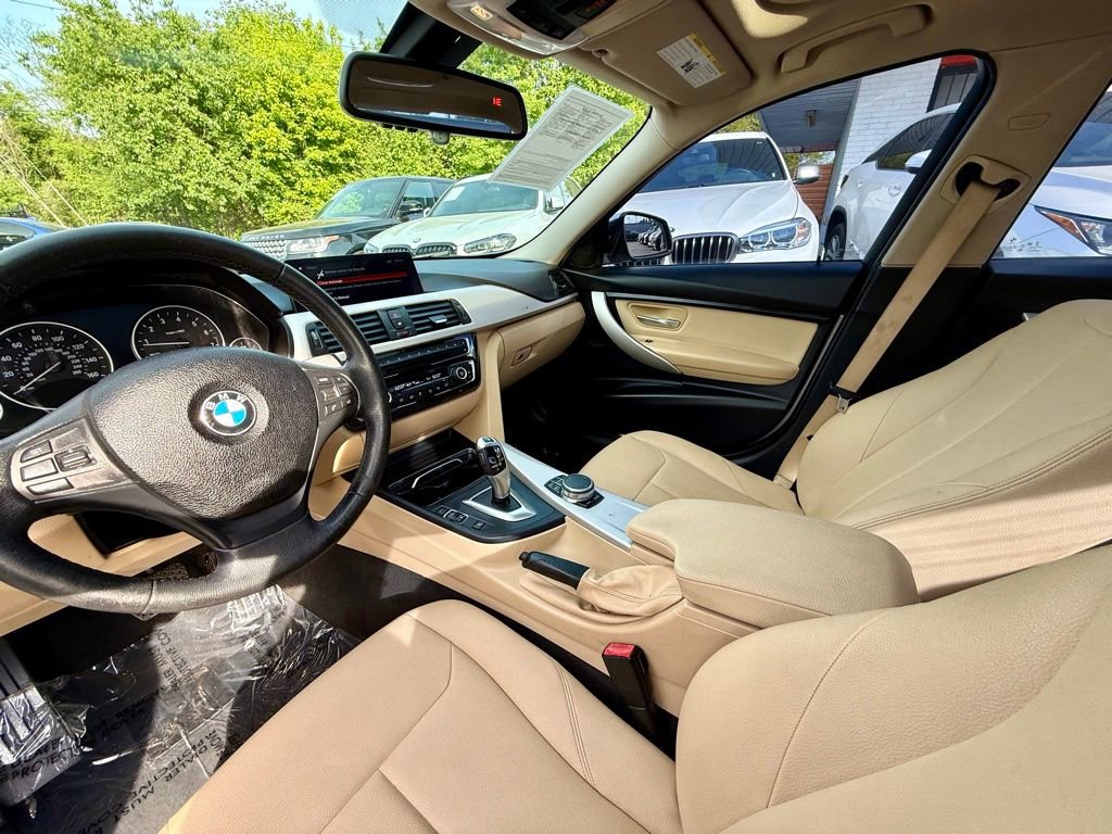 Used 2018 BMW 320i Sedan RWD image 15