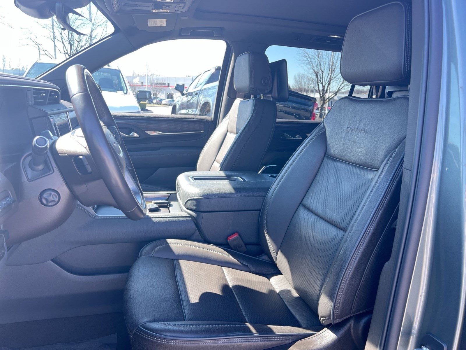 Used 2024 GMC Yukon XL Denali w/ Denali Reserve Package image 13