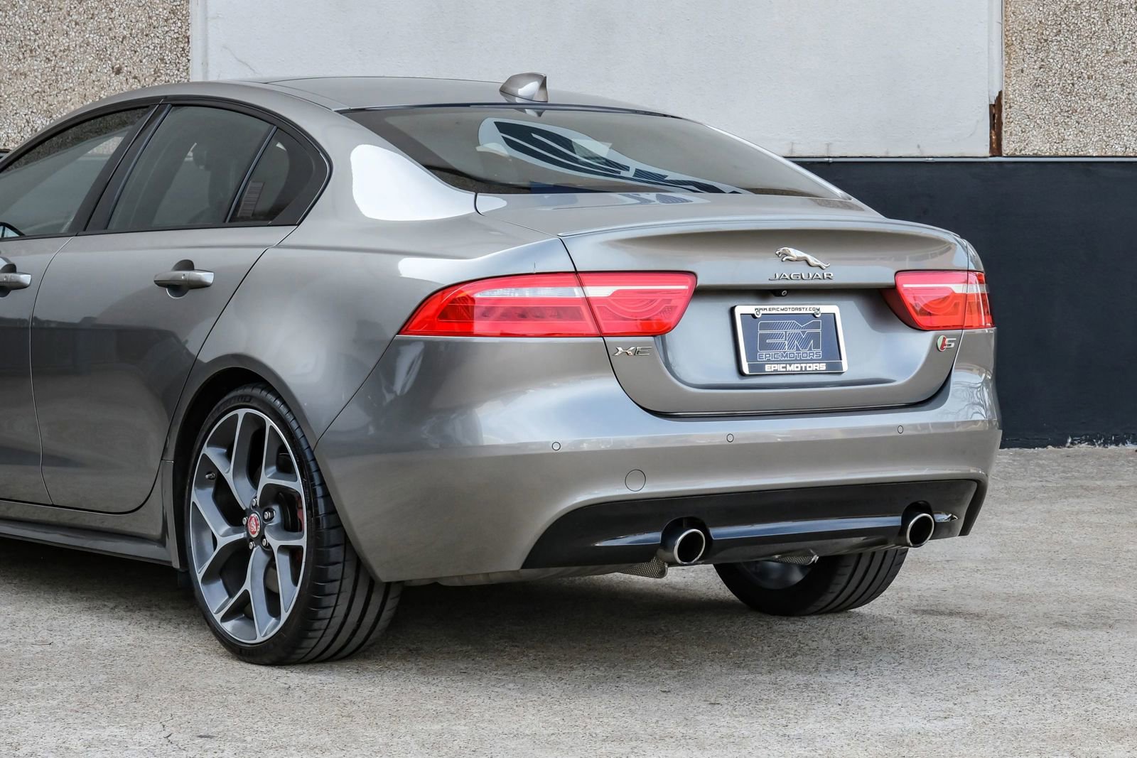 Used 2019 Jaguar XE S image 15