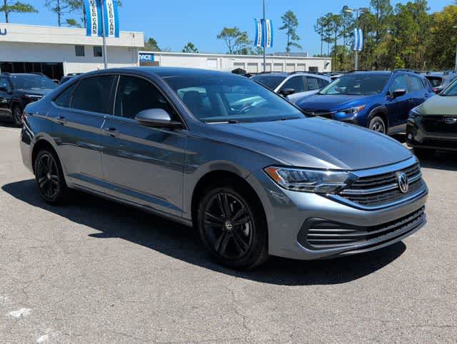 Used 2023 Volkswagen Jetta SE image 9