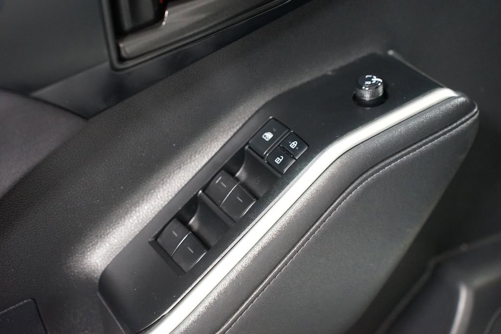 Used 2021 Toyota Highlander L image 30