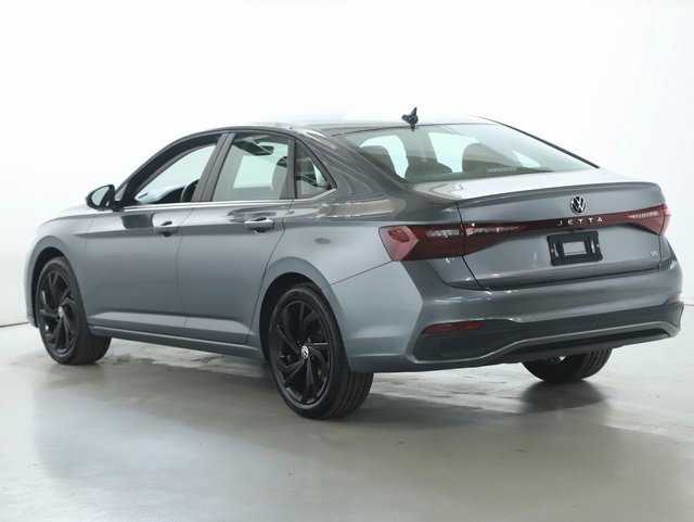 Used 2025 Volkswagen Jetta SE w/ Black Wheel Package image 39