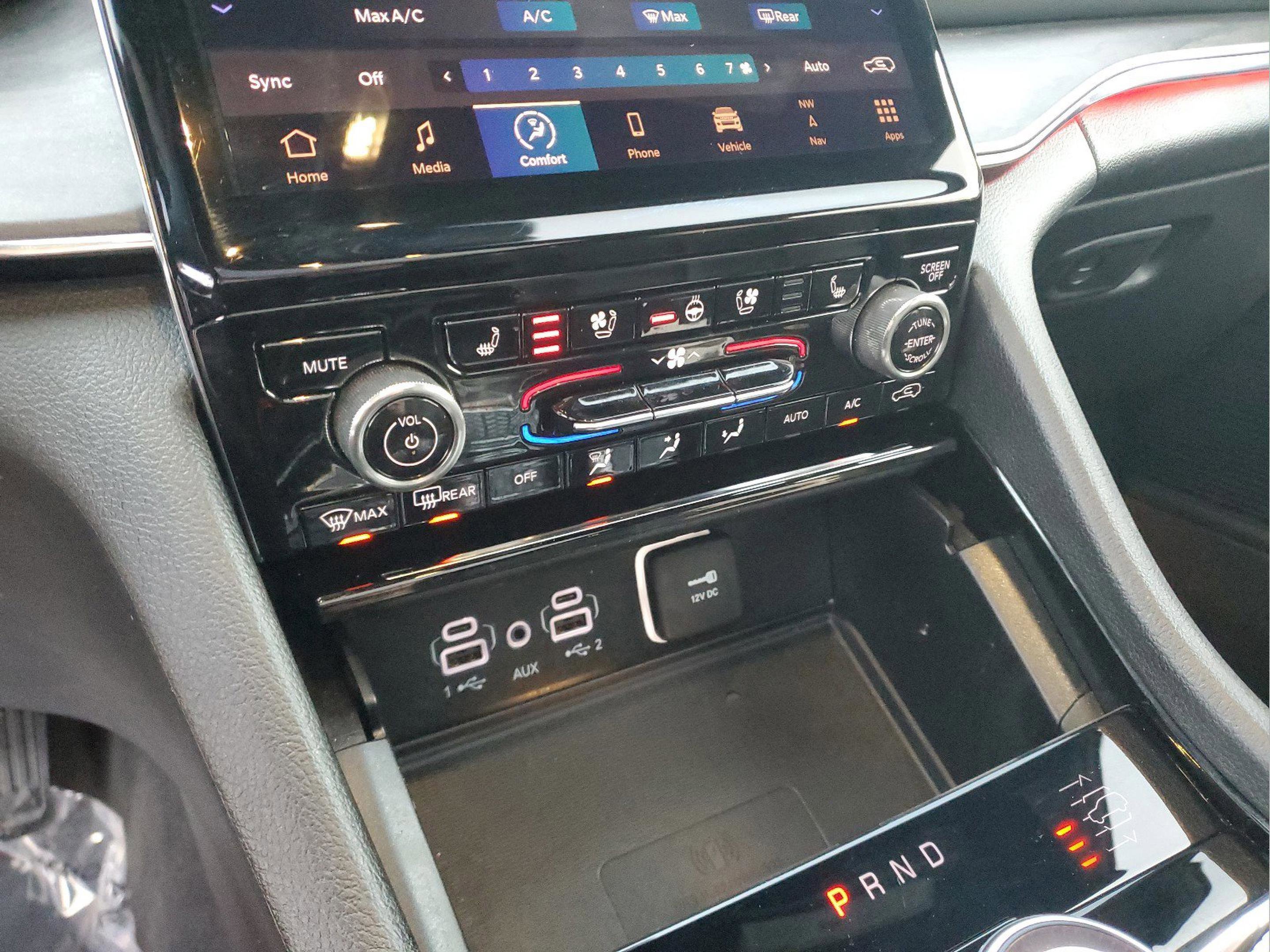 Used 2024 Jeep Grand Cherokee Overland w/ Advanced Protech Group III image 20