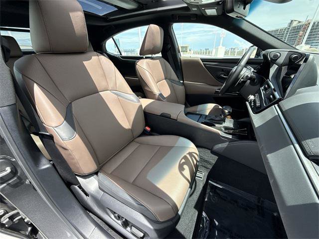 Certified 2024 Lexus ES 350 w/ Premium Package image 26