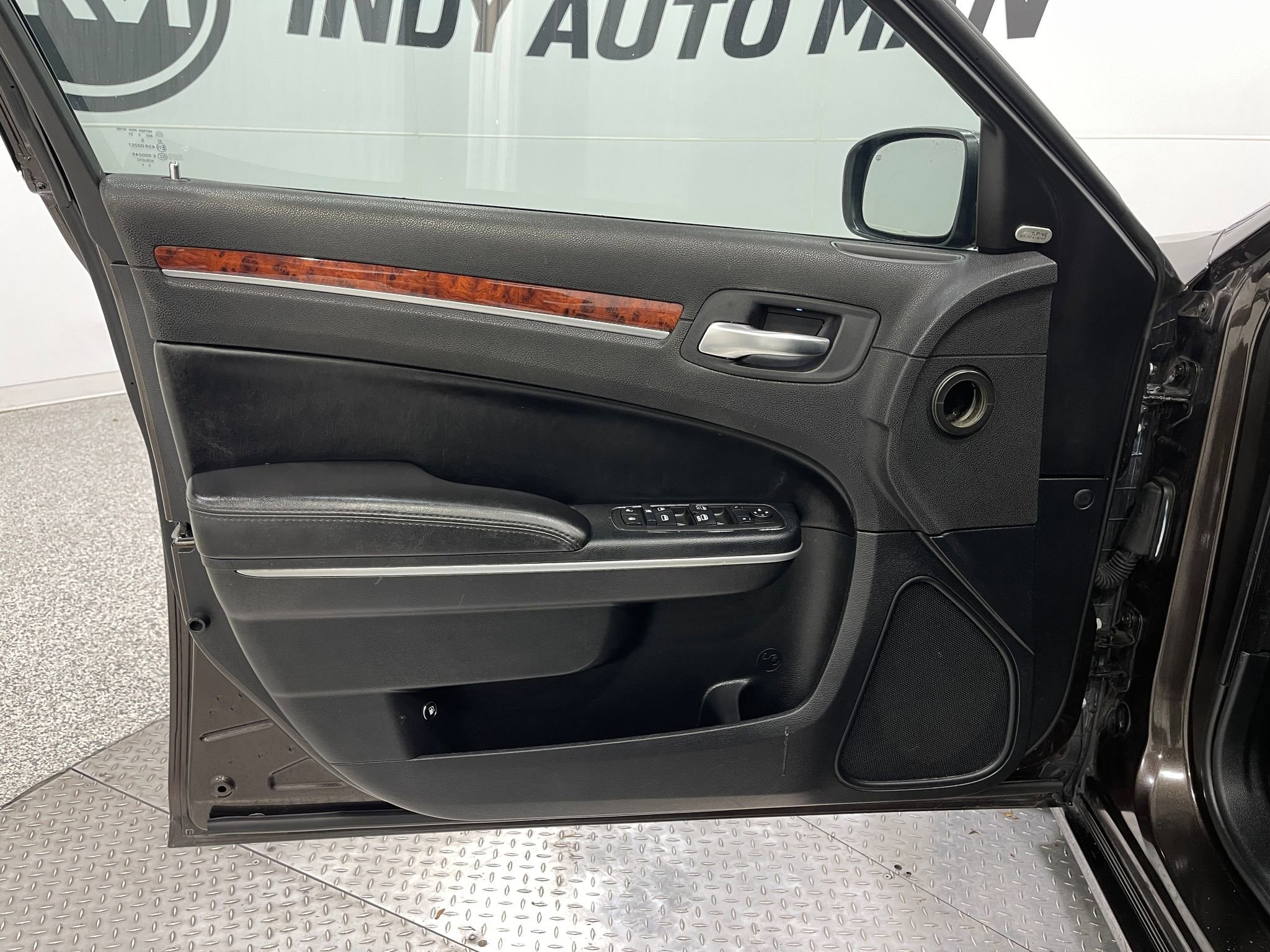 Used 2012 Chrysler 300 Limited image 14