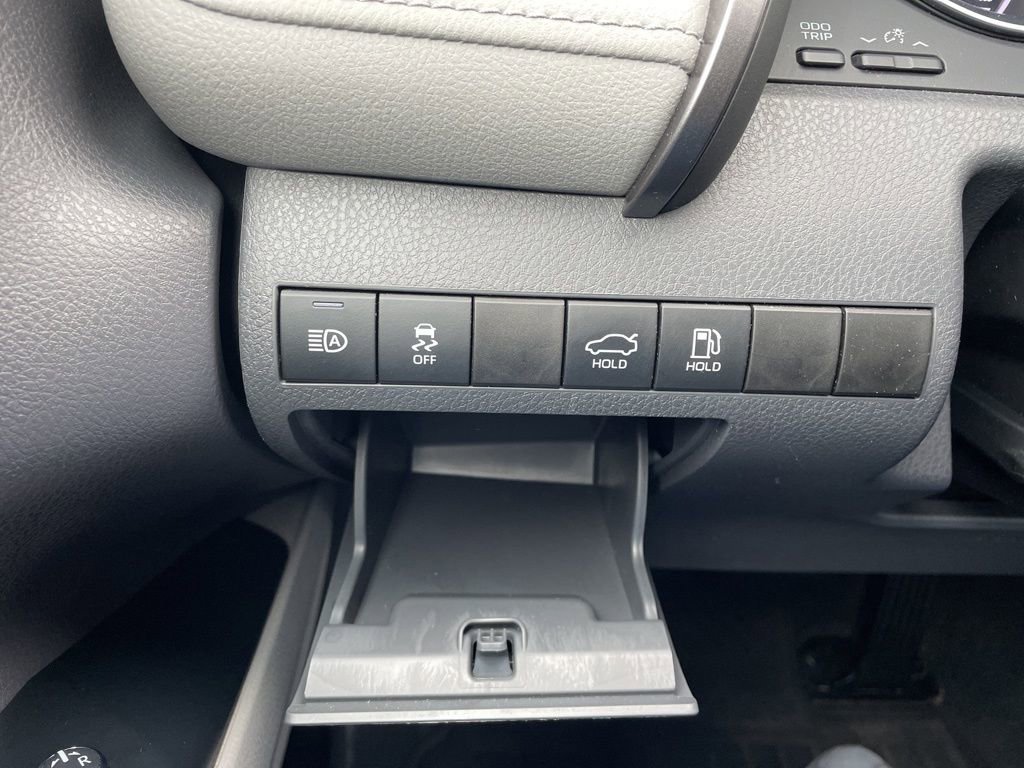 Used 2020 Toyota Camry XLE FWD image 27