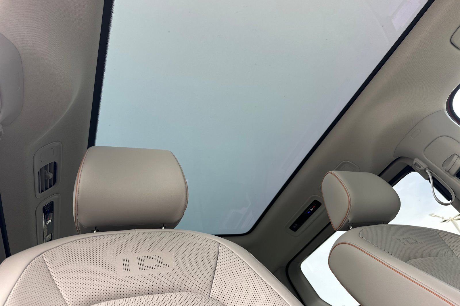 New 2025 Volkswagen ID. Buzz 1st Edition image 16