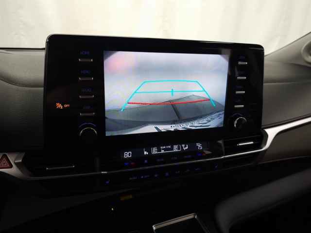 Used 2023 Toyota Sienna XLE image 28