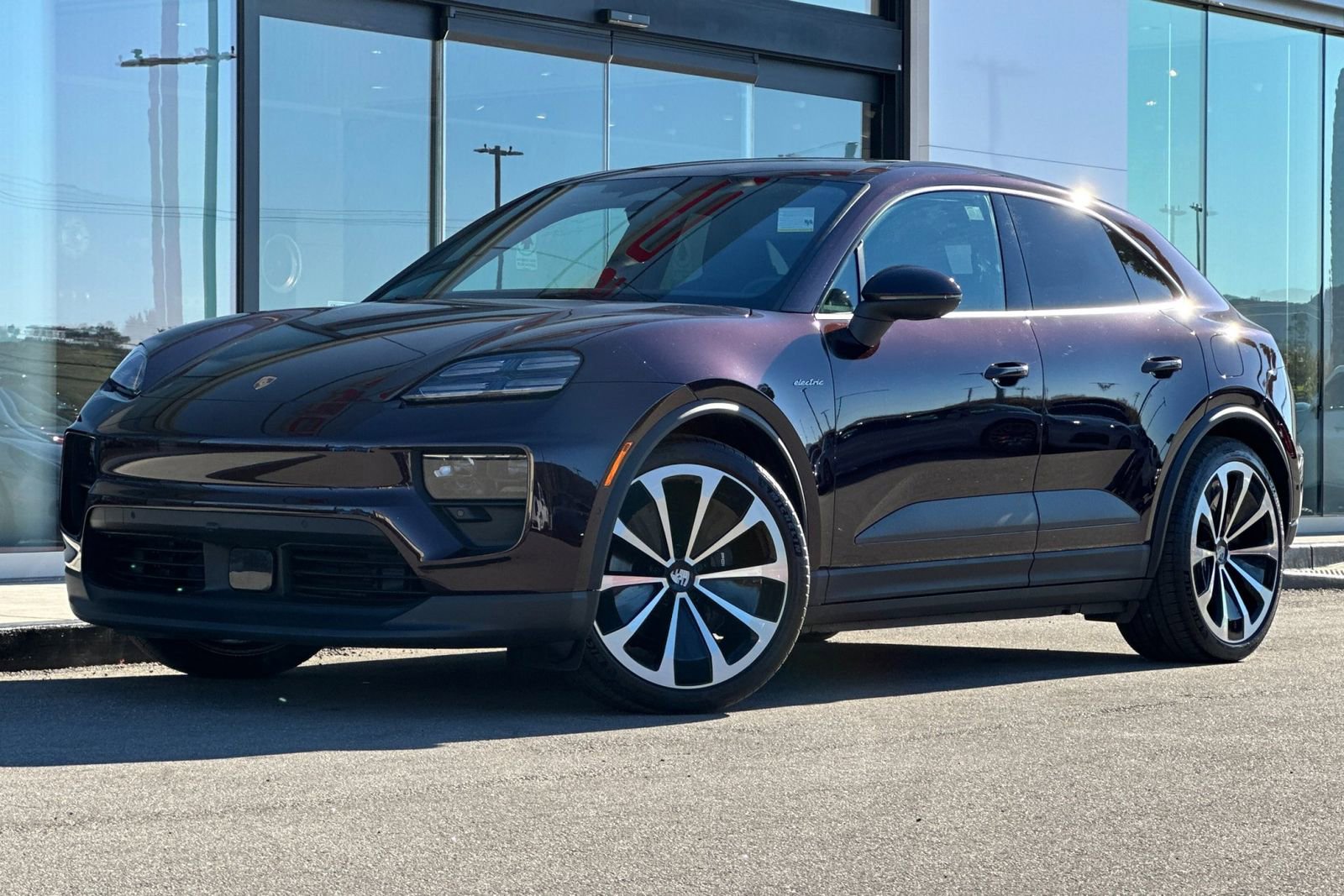 Certified 2025 Porsche Macan 4 Electric image 1
