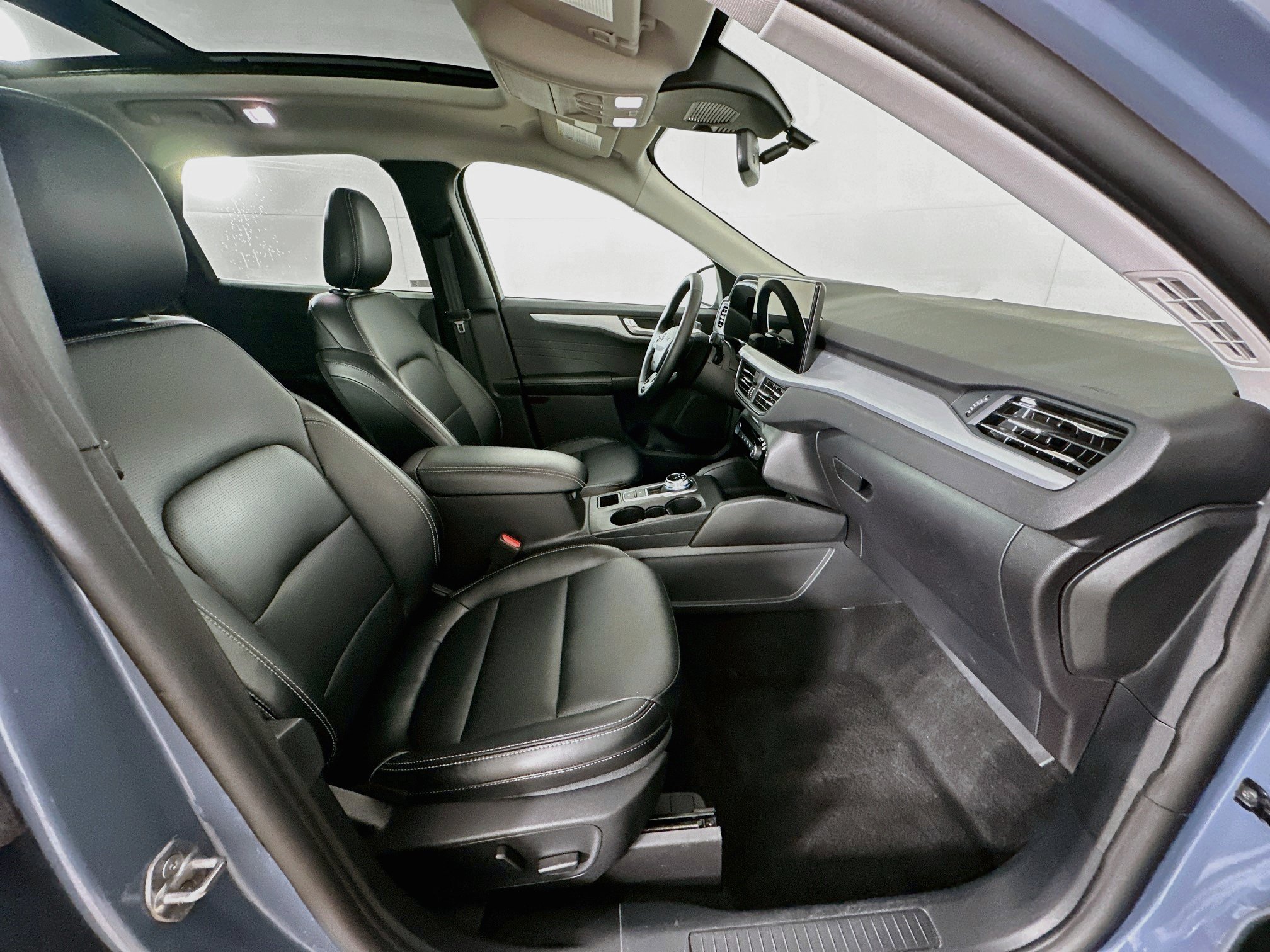 Used 2025 Ford Escape Platinum AWD/4WD image 32