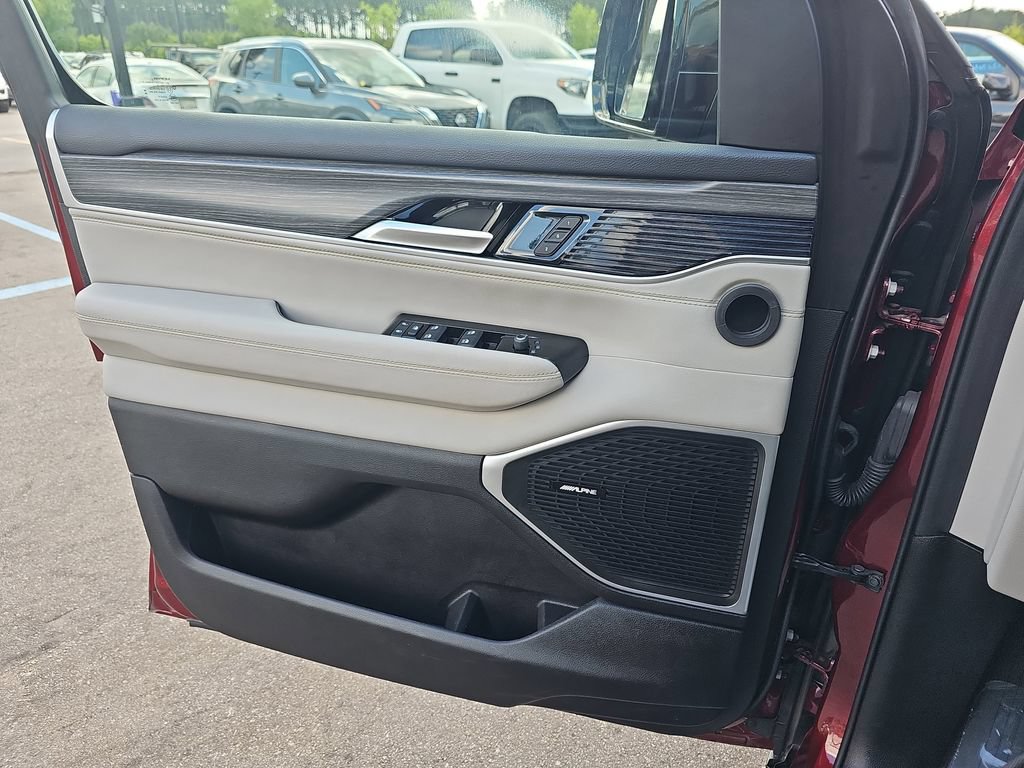 Used 2024 Jeep Wagoneer Series II w/ Flexible Seating Group RWD image 33