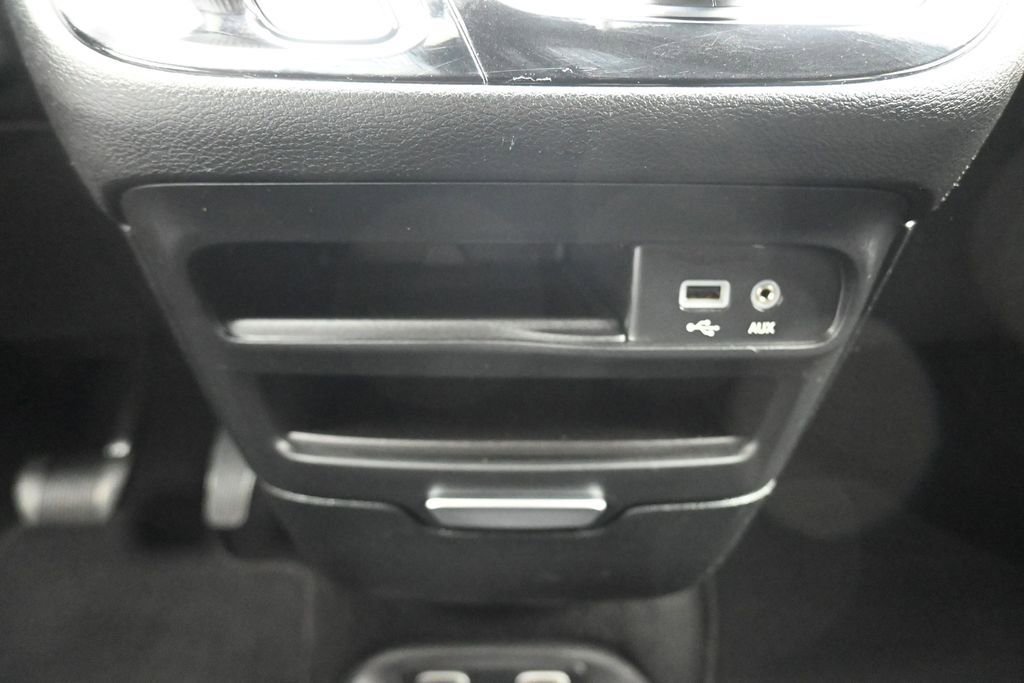 Used 2019 Chrysler Pacifica Touring-L w/ S Appearance Package FWD image 21